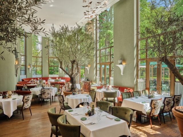 The Charles Hotel Florio Restaurant With Light Sculptures Neu 16 Mai