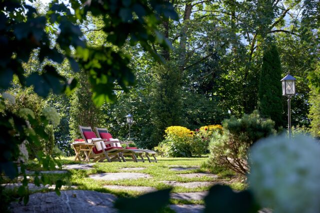 Liegemoeglichkeiten Im Garten C Mike Huber Hotel Schloss Mittersill
