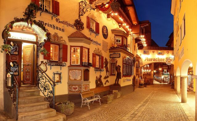 Auracher Loechl Gasse Am Abend Auracher Loechl