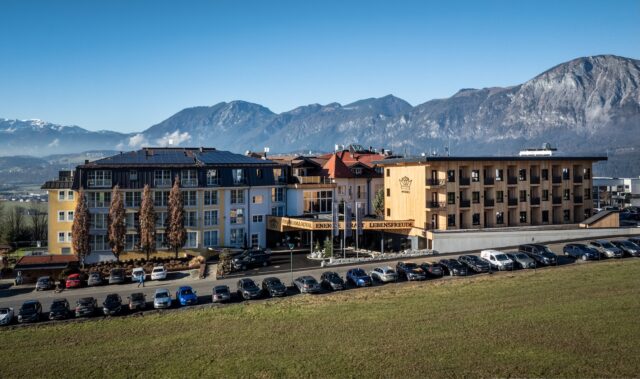 Aussenansicht Mit Dem Baumnest Hotel Panorama Royal