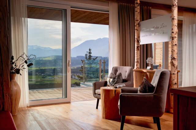 Geraeumiges Zimmer Mit Terrasse C Michael Huber Hotel Panorama Royal