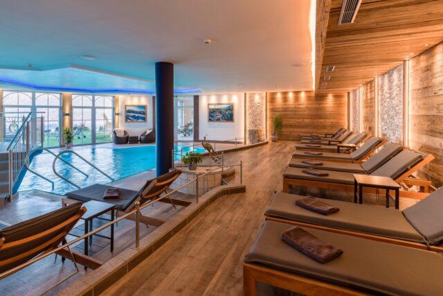 Indoorpool Mit Liegemoeglichkiten Hotel Panorama Royal