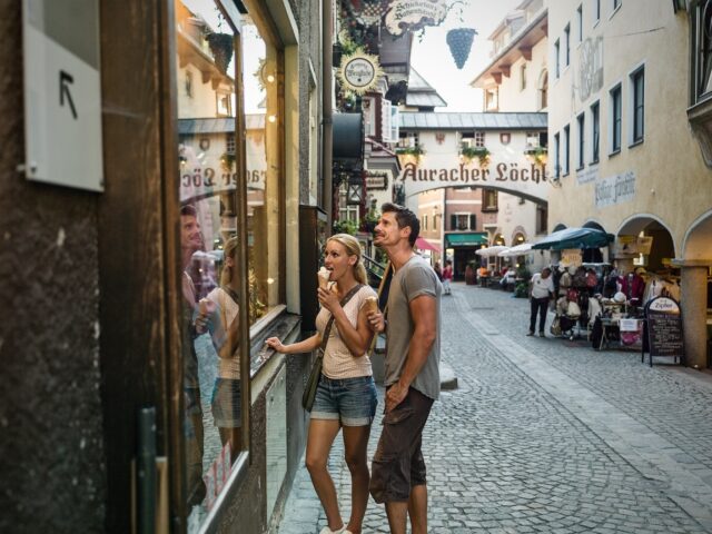 Shoppen In Der Altstadt C TVB Kufsteinerland Auracher Loechl