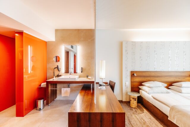 Gemuetliche Zimmer In Modernem Stil C Daniel Waschnig Das Seepark