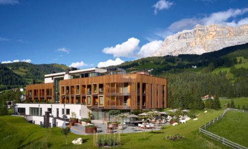 Blick Auf Das Hotel Inmitten Der Dolomiten C Visciani Photography Hotel Badia Hill