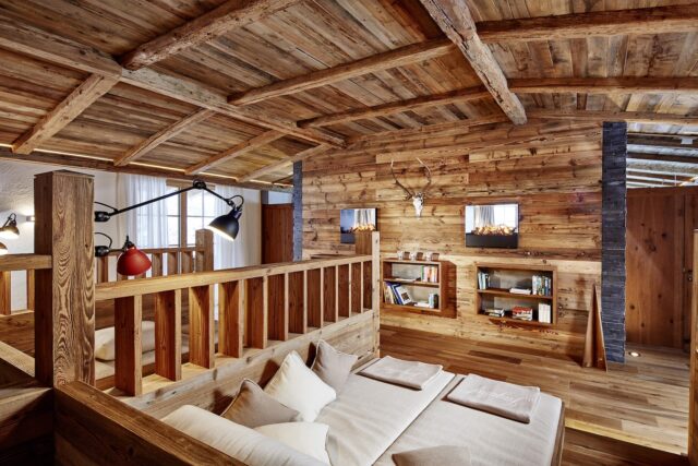 SPA Hotel Jagdhof SPA CHALET Ruheraum Bibliothek 01