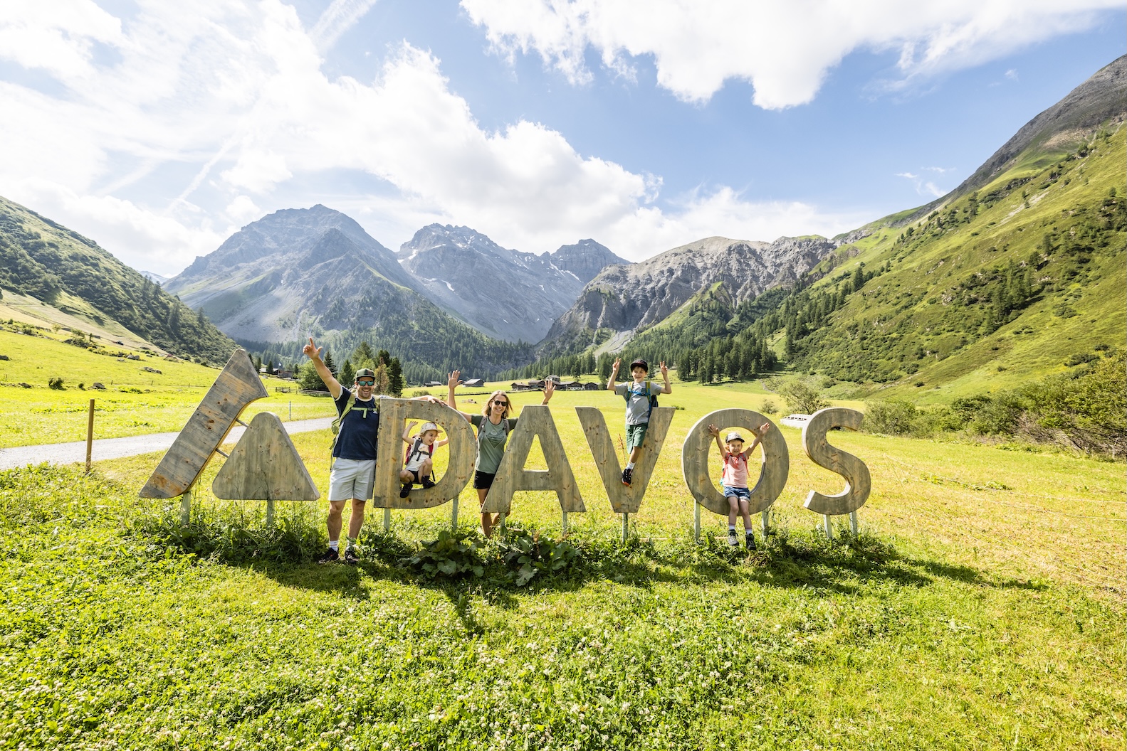 2024 Familienshooting Fotopoint Sertig Sommer Mit Familie C Martin Bissig 1