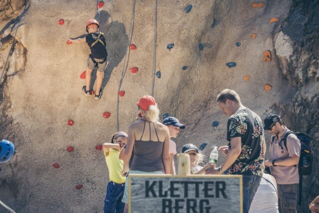 Familienspass Am Kletter Berg C Jan Hanser Mood Photography Alpina Zillertal
