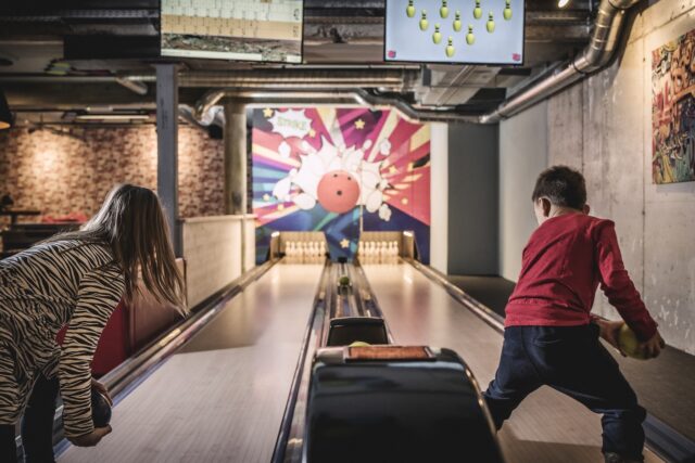 Kids Beim Bowling In Der Playfactory Mia Alpina . Zillertal Family Retreat