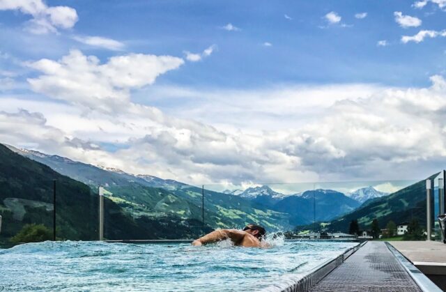 Panoramapool Mit Schwimmer Alpina Zillertal
