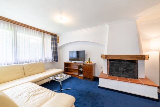 Wohnraum Suite Turmhotel Victoria Davos