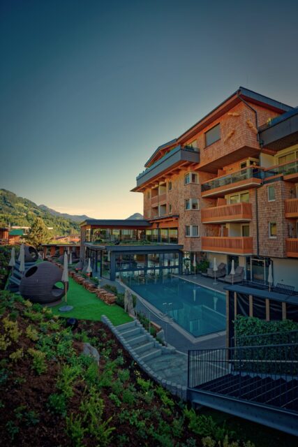 Wunderschoene Aussenansicht Des Hotels C Mia Alpina Zillertal Family Retreat