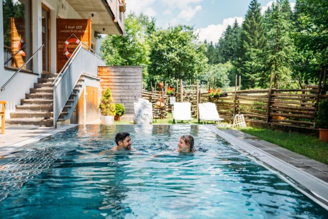 Beheizter Aussenpool Mit Waldblick C Gert Perauer Trattlerhof
