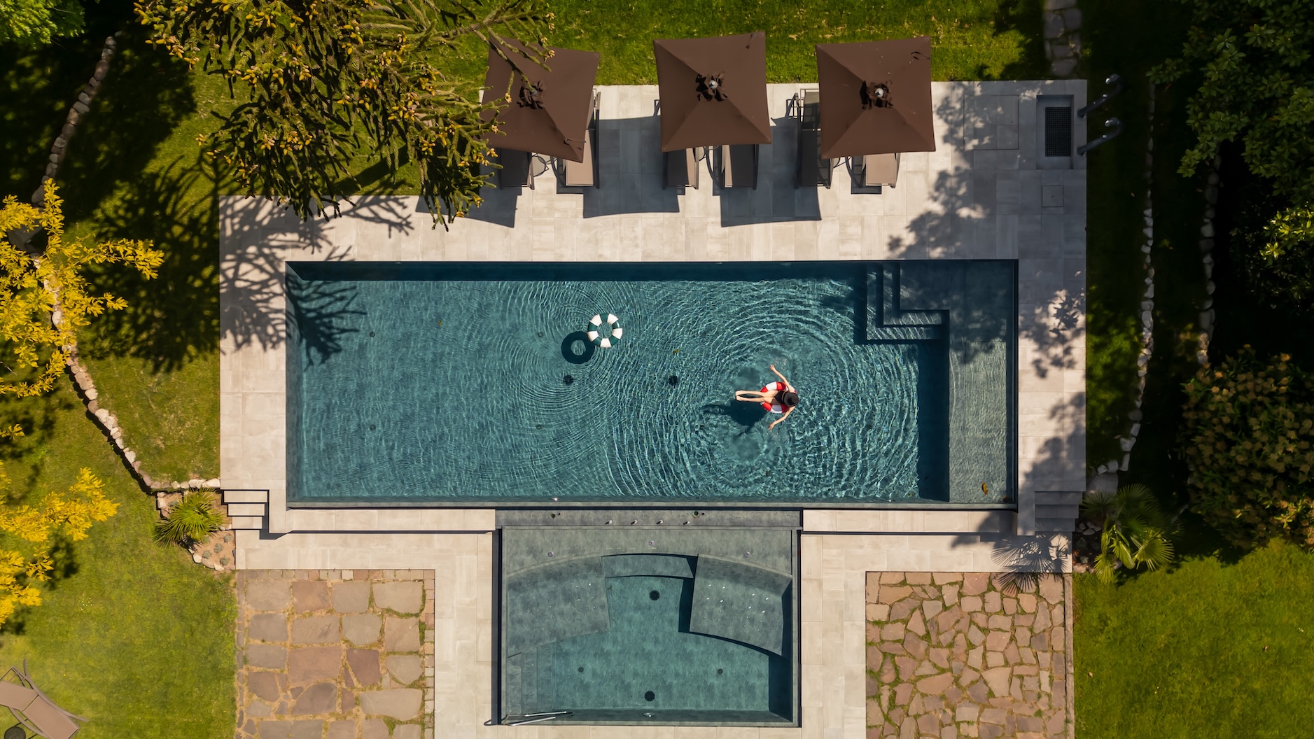 Der Aussenpool Von Oben C Slowdown Hotels Castel Rundegg