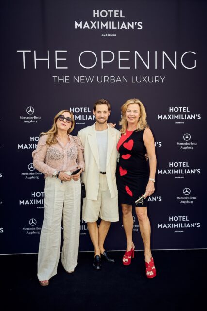 HOTEL MAXIMILIAN'S THE OPENING 149