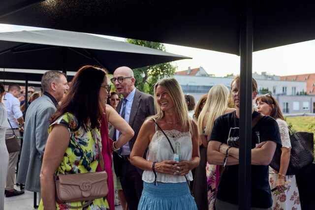 HOTEL MAXIMILIAN'S THE OPENING 212