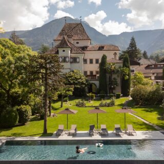 Wunderschoene Aussenansicht C Slowdown Hotels Castel Rundegg