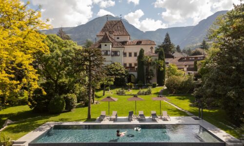 Wunderschoene Aussenansicht C Slowdown Hotels Castel Rundegg
